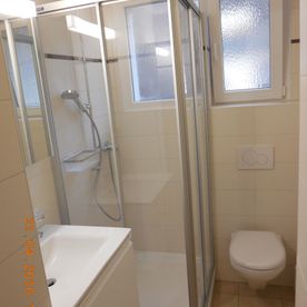 Salle de bains avec douche - Oggier chauffage sanitaire